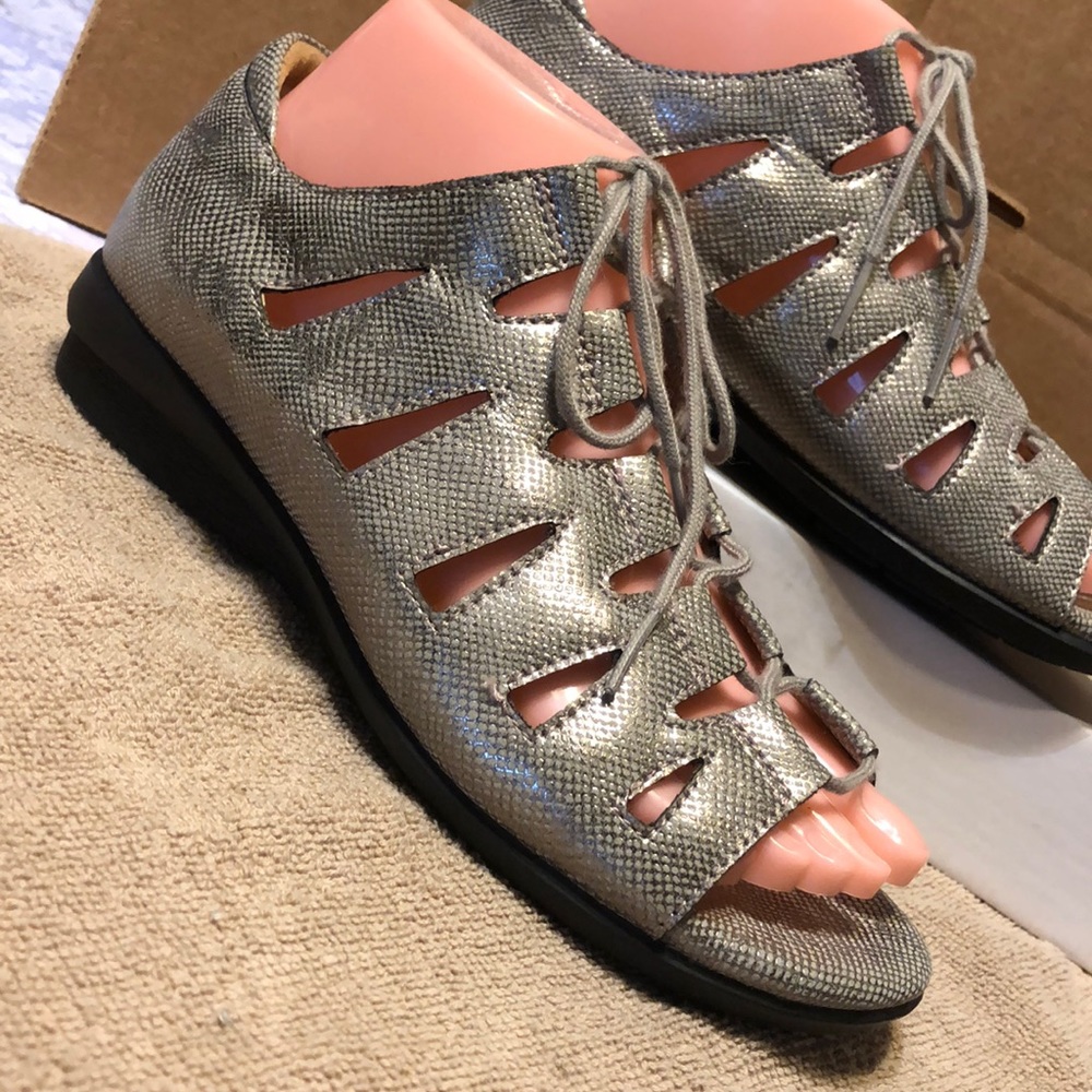 ARRAY Beverly Leather Open Toe Sandals size 9M